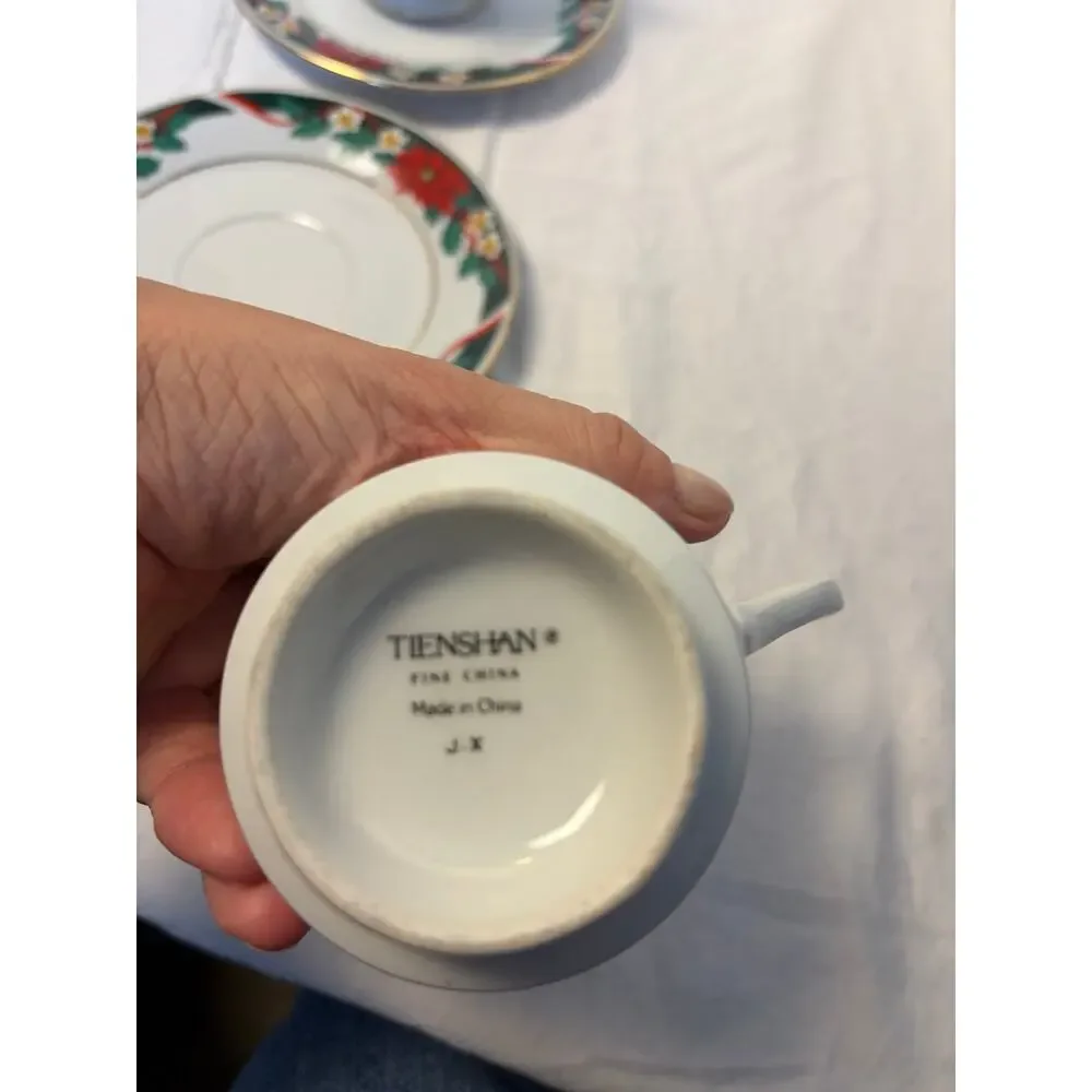 VTG Tienshan Deck the Halls China. set of 4 teacup & saucers, Christmas, holiday